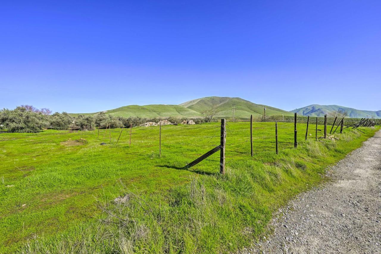 Peaceful Ranch Home With Sierra Nevada Views Woodlake エクステリア 写真